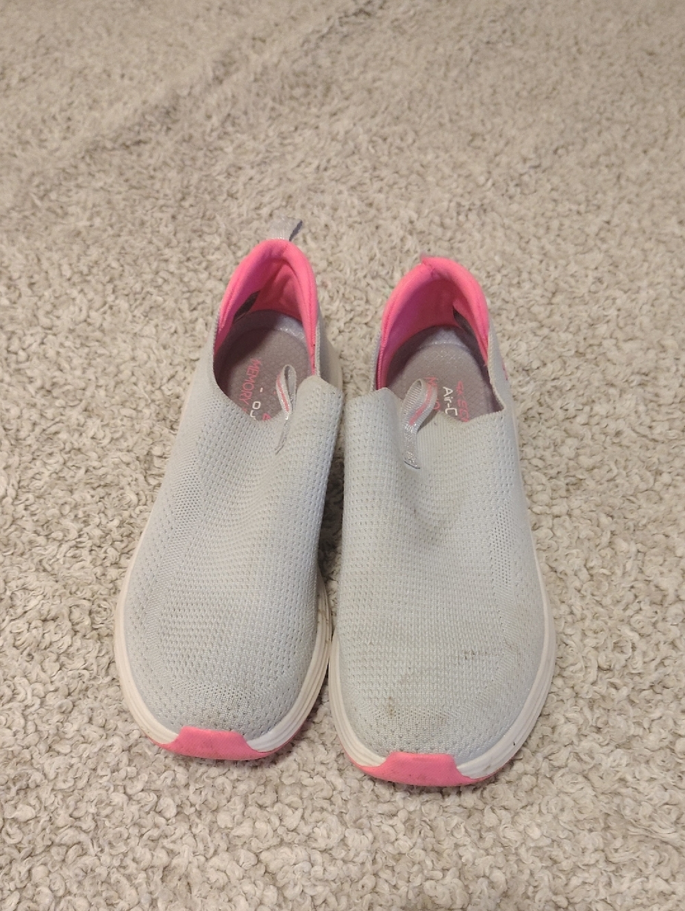 Women’s Slip-On Knit Sneakers in Light Gray with Pink Trim